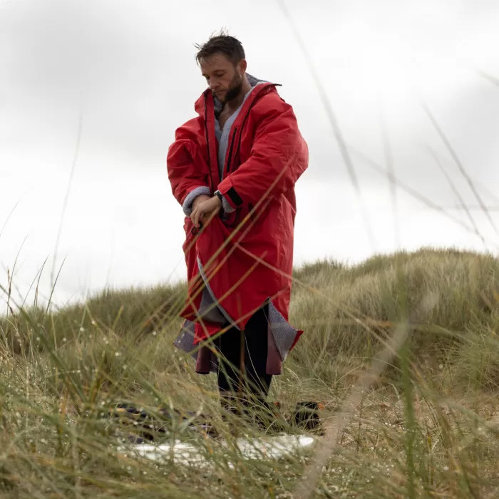 2025 Northcore Beach Basha Sport Long Sleeve Changing Robe NOCO24N - Red